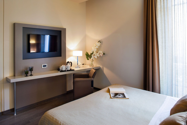 Bedroom 3, Hotel Dei Fiori, Savona