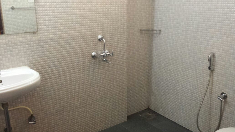 Bathroom 3, Bonanza Hotel, North Goa