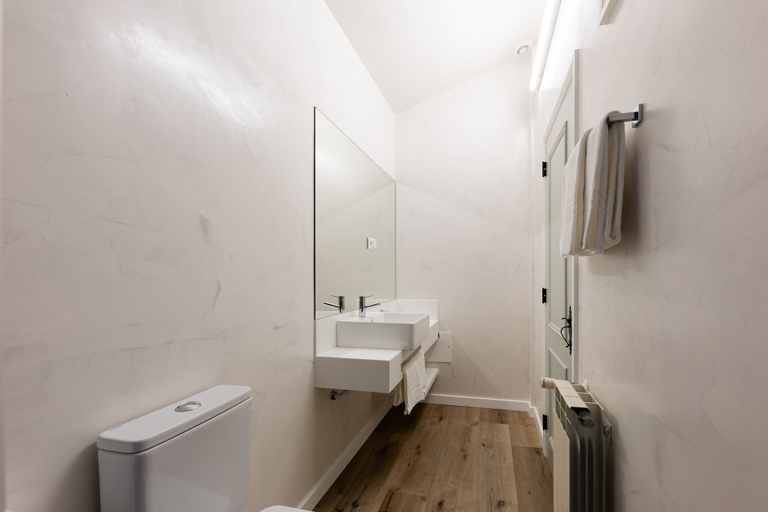 Bathroom 3, Pátio da Figueira, Torres Vedras