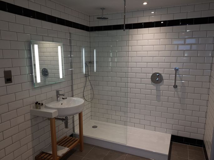 Bathroom 4, Station Hotel Aberdeen, Aberdeen