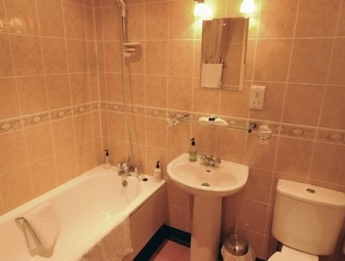 Bathroom 3, The Hussar, Kent