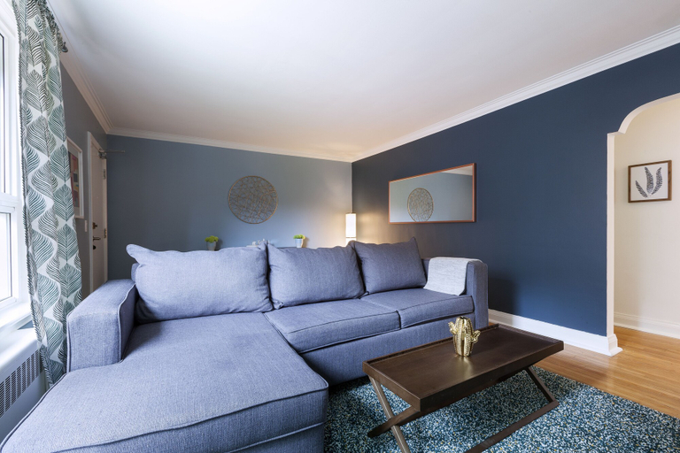 Others 5, Spacious Apartment in Forest Hill (Free Parking), Toronto