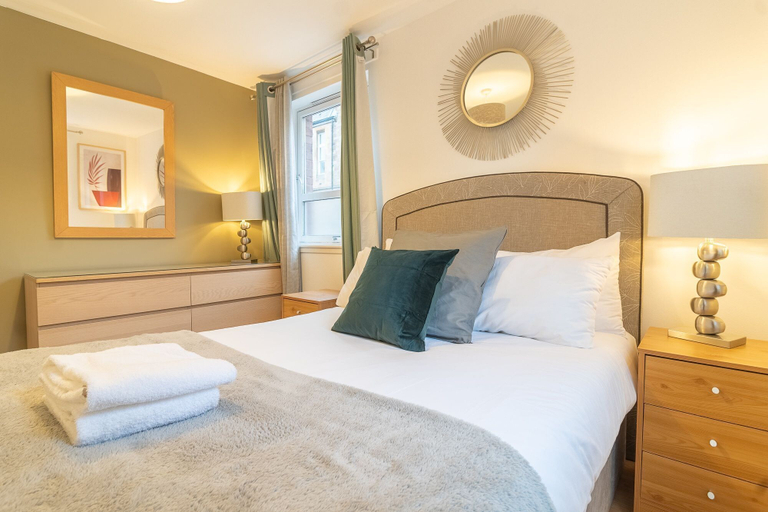 Bedroom 2, Glasgow Green - Turnball Street, Glasgow