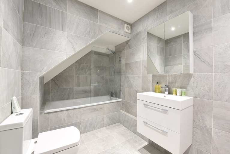 Bathroom 4, Charming & Modern Apartments near Oxford Circus London, London