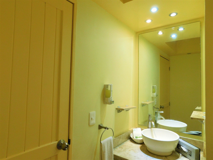 Bathroom 5, Nautibeach Condos, Isla Mujeres
