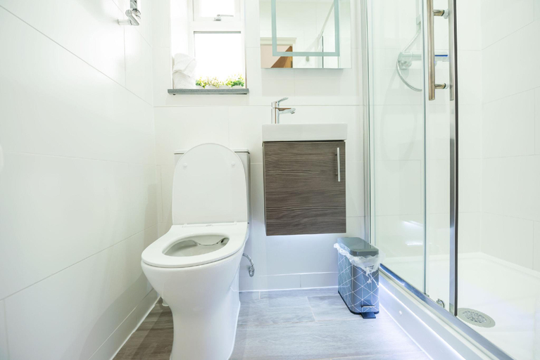 Bathroom 4, Headley House, Wokingham