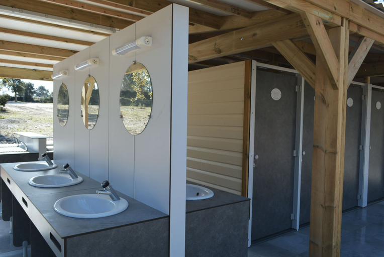 Bathroom, Star Surf Camps Moliets, Landes