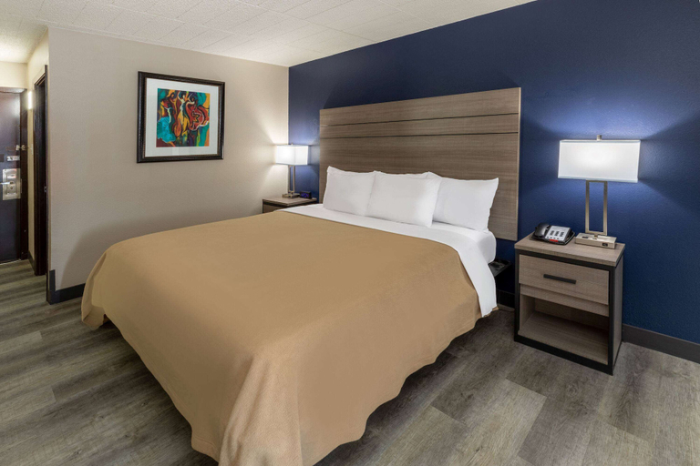 Bedroom 3, Baymont by Wyndham Laredo, Webb
