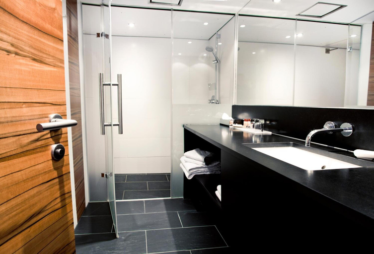 Bathroom 4, Pepis Skihotel, Landeck