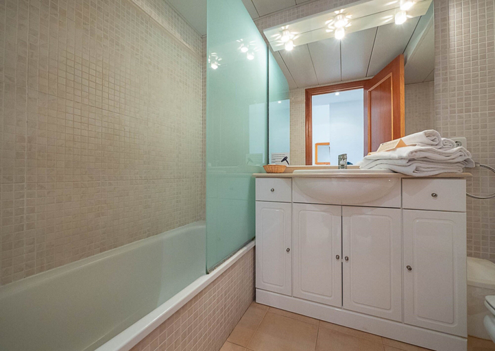 Bathroom 3, Village Golf Beach, Girona