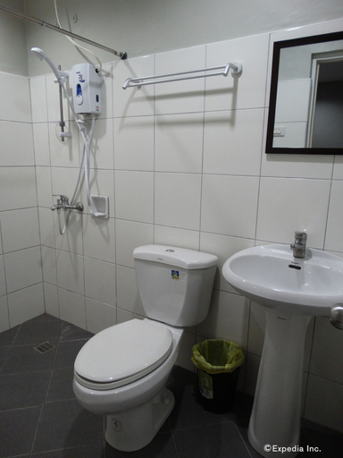 Bathroom 4, Harbour Gardens Tourist Inn, Tagbilaran City