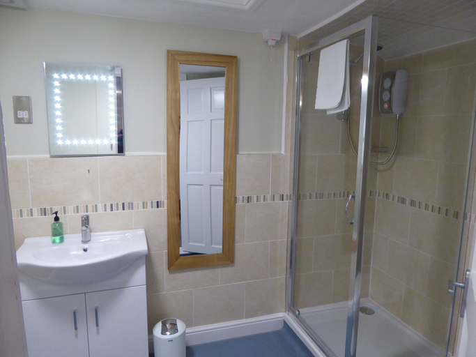 Bathroom 3, The Grange Guest House, Powys