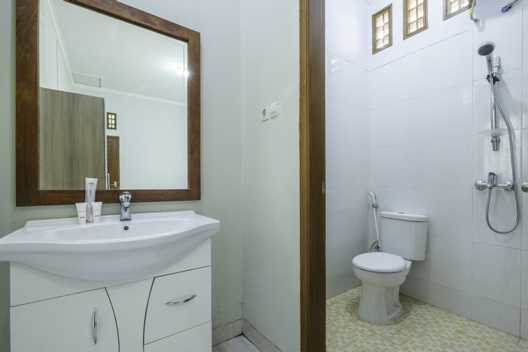 Bedroom 4, OYO 2072 Wisma Teratai, Cirebon
