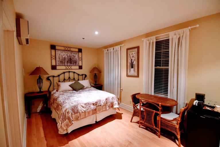 Bedroom 4, The Burleigh Falls Inn & Suites, Peterborough