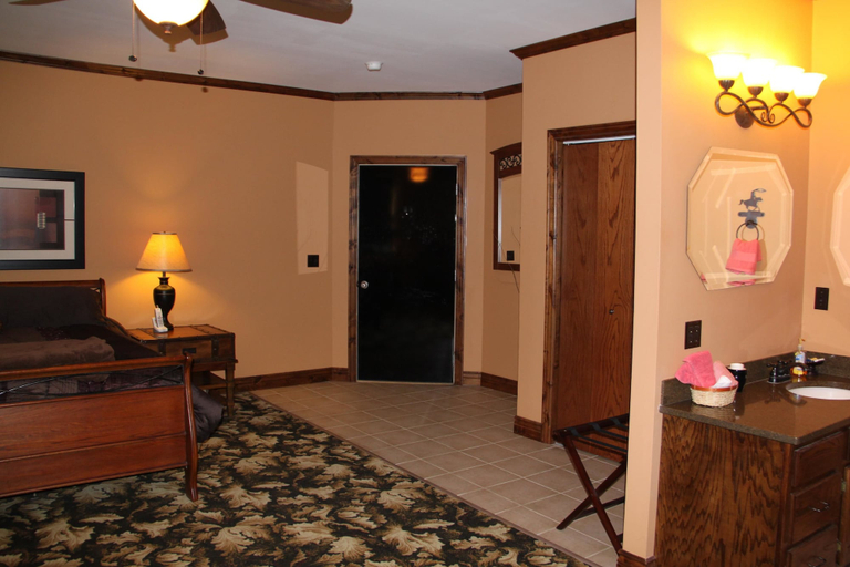 Others 5, Caldwell Messenger Suites, Sumner
