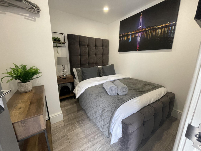 Bedroom 2, Osborne Luxury Hot Tub and Jacuzzi Suites, Blackpool