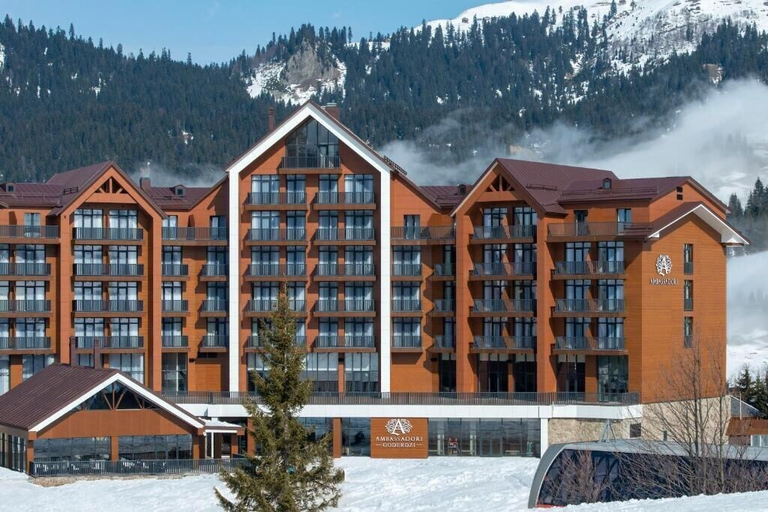 Exterior & Views