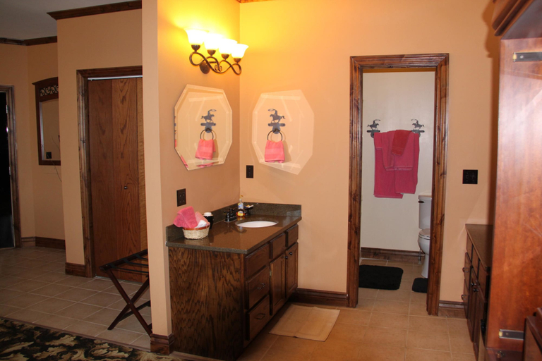 Others 4, Caldwell Messenger Suites, Sumner