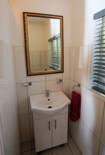 Bathroom, Linga Longa Guest House, Ekurhuleni