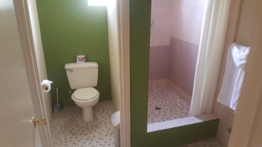 Bathroom, Amarilla Apts