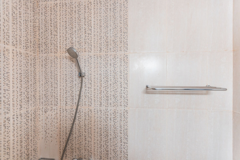 Bathroom 4, OYO Flagship 1437 W Residence, Jakarta Selatan