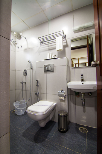 Bathroom 4, The White Tree Executive Suites, Bangalore