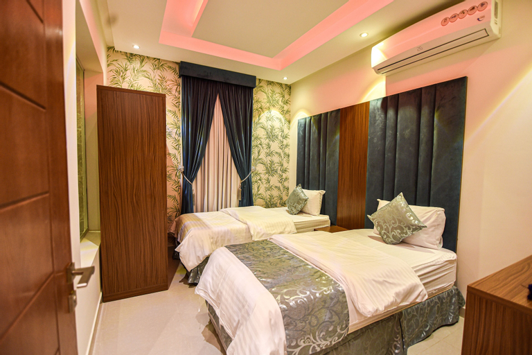 Laylati Al Hamra, Riyadh
