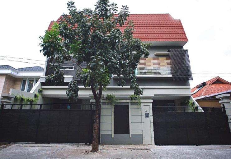 Exterior & Views 29