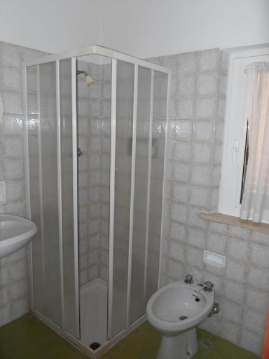 Bathroom 4, Hotel Italia, Ancona