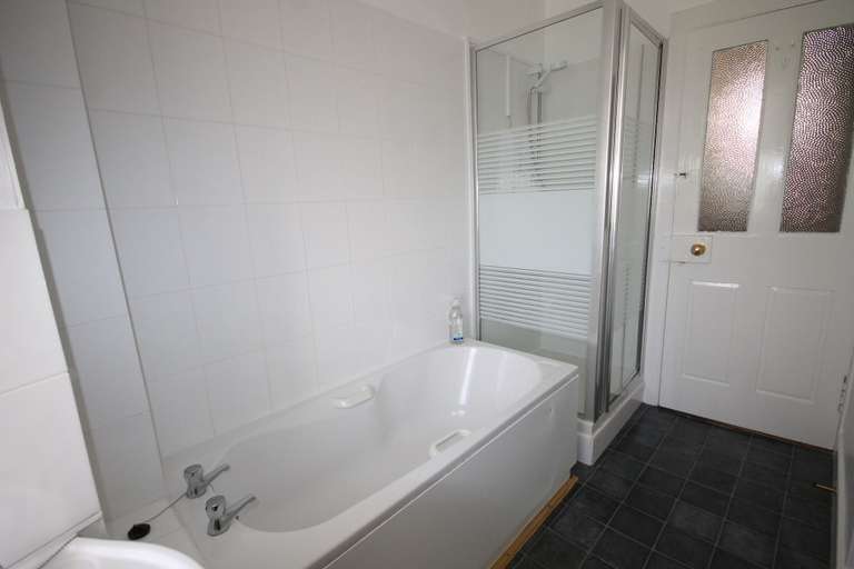 Bathroom 2, Covesea Lighthouse Cottages, Moray