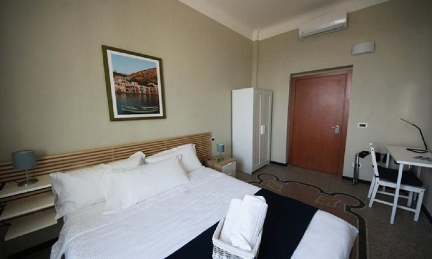 Bedroom 4, Luna Rooms, Savona