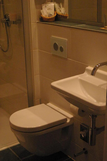 Bathroom 5, Hotel- Restaurant Seethaler, Straubing