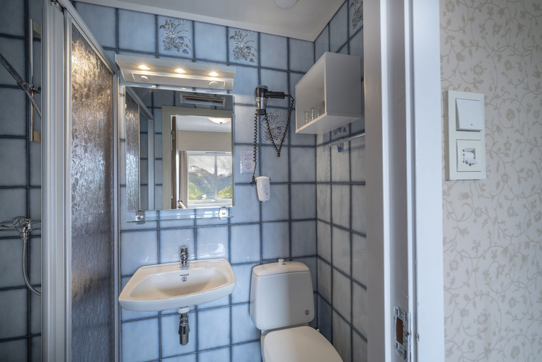 Bathroom 5, Hotell Utsikten Geiranger - by Classic Norway Hotels, Stranda
