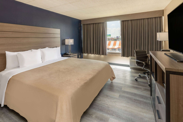 Bedroom 3, Baymont by Wyndham Laredo, Webb