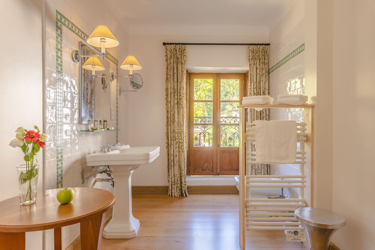 Bathroom 5, Le Grand Hôtel, Pyrénées-Orientales