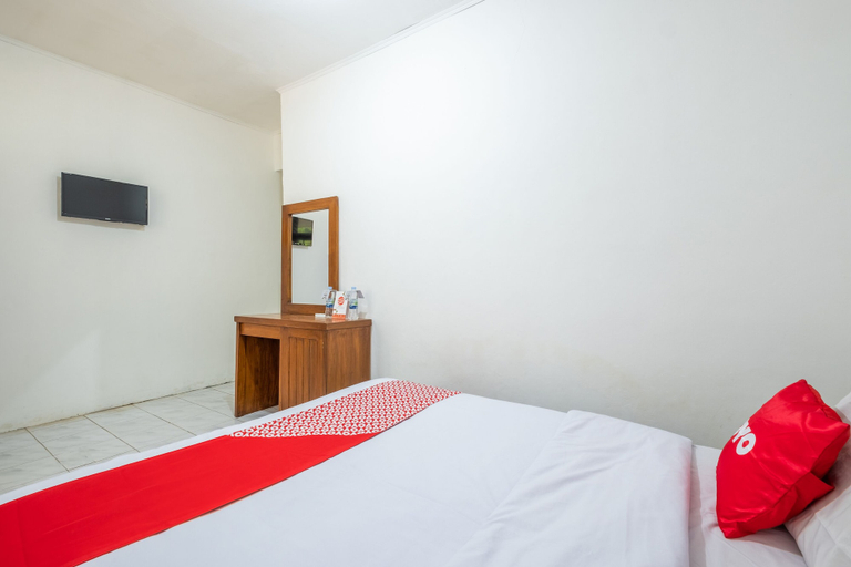 Bedroom 2, OYO 951 Cempaka Ratu Beach Resort, Sukabumi