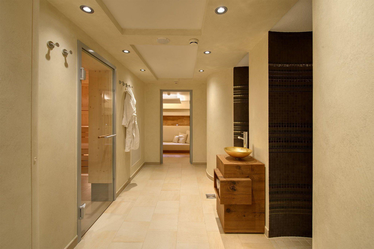 Others, Hotel Astoria, Visp