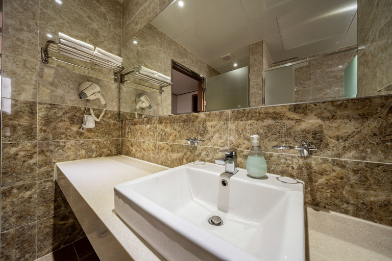 Bathroom 4, Sunrise Hotel Sungsan, Seogwipo
