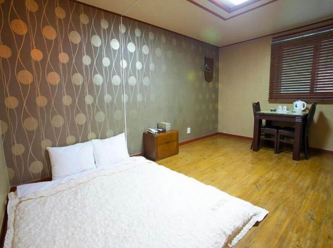 Others 5, Hue Hotel, Jeongseon