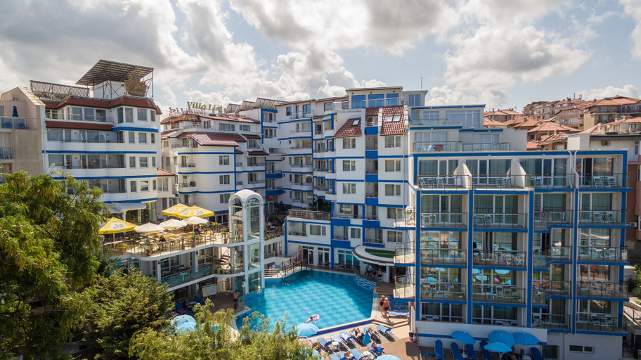 Exterior & Views