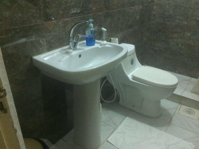 Bathroom 4, My Home Petra Hotel, Wadi Musa