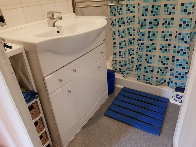 Bathroom 2, Les Marronniers, Alpes-de-Haute-Provence