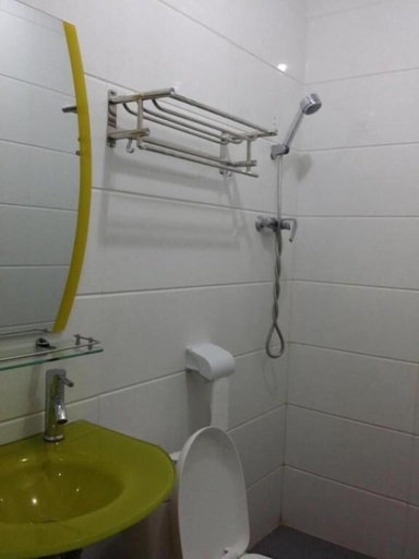 Bathroom 5, Maxi Inn, Bintulu