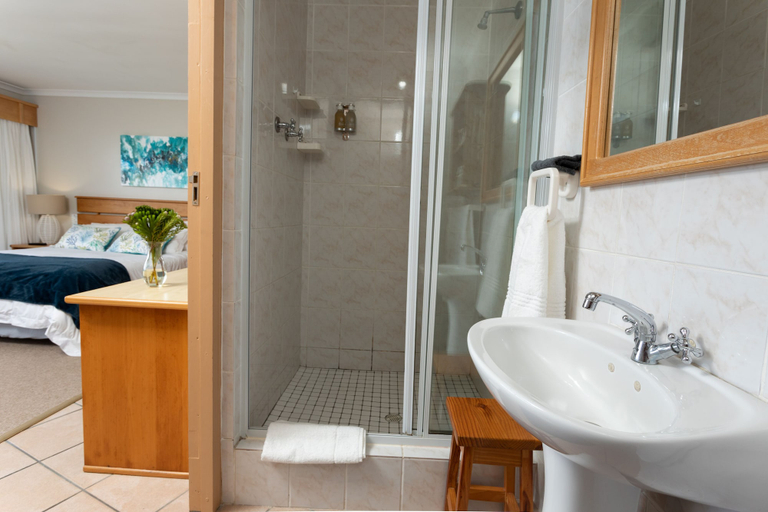 Bathroom 4, Aire del Mar Guest House, Overberg