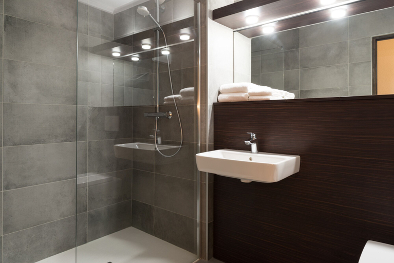 Bathroom 4, Hôtel Les Amandiers, Ardèche