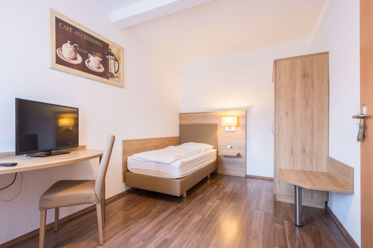 Bedroom 4, Hotel Linde, Stuttgart