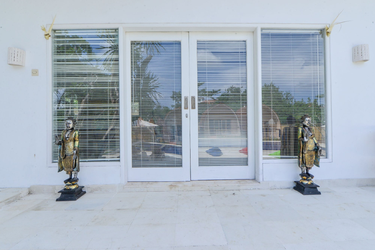 Exterior & Views 29