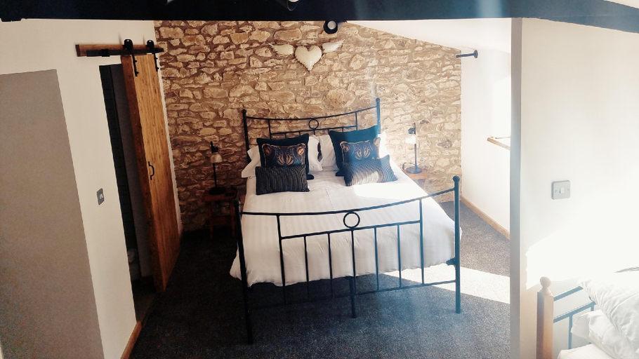 Bedroom 2, Monkton Court House B&B, Devon