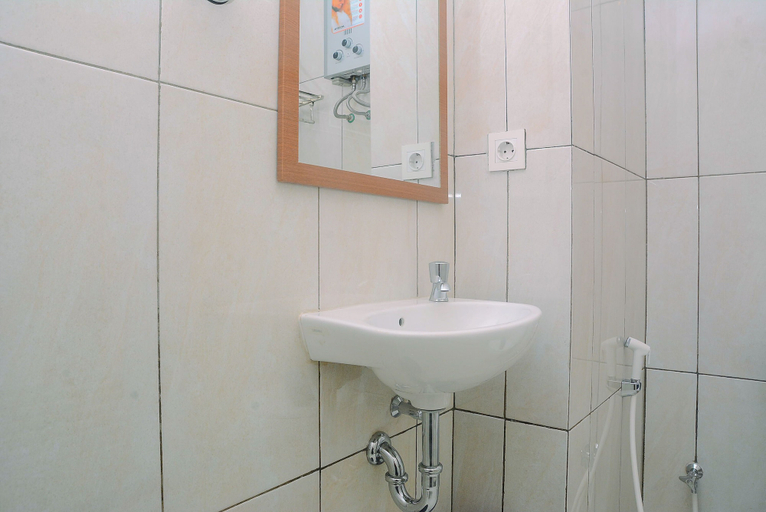 Bathroom 5, Comfortable Studio Grand Kamala Lagoon Apartment, Bekasi