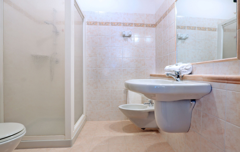 Bathroom 4, Hotel Costabella, Verona